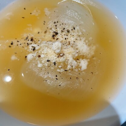 新玉ねぎで作りました！玉ねぎの素材の味が感じられるとっても美味しいスープでした！